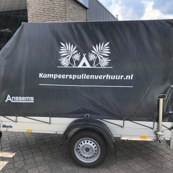 Aanhangwagen belettering - Kampeerspullenverhuur.nl