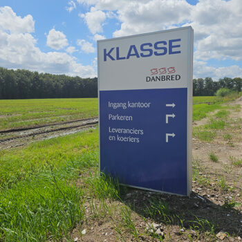 Danbred verlichte zuil - verlichte bewegwijzering