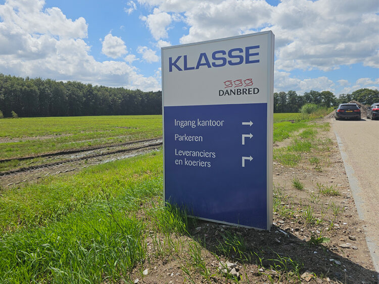 Danbred verlichte zuil - verlichte bewegwijzering